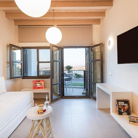 V77 Seafront Suites Rethymno  Екстер'єр фото