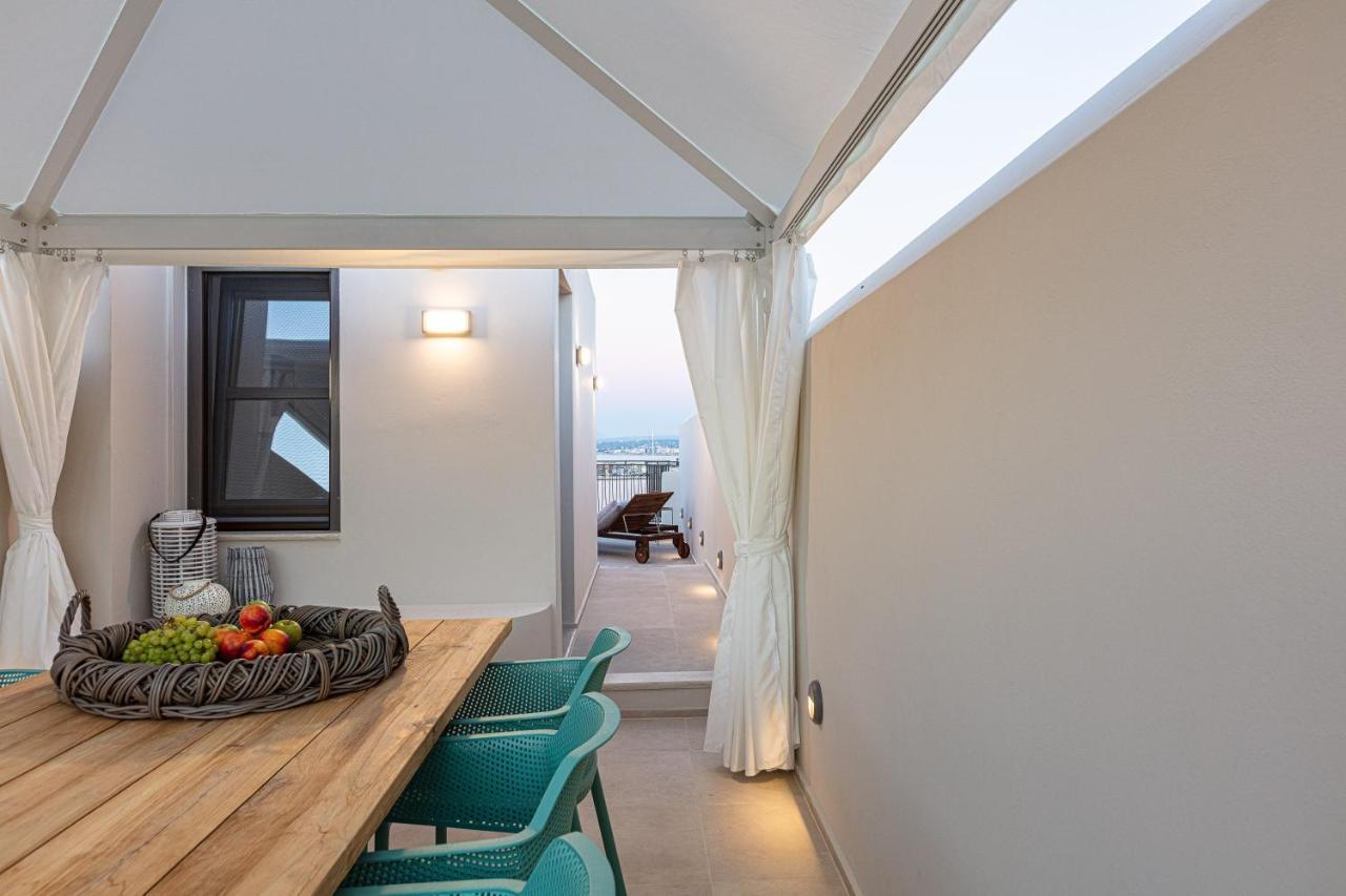 V77 Seafront Suites Rethymno  Екстер'єр фото