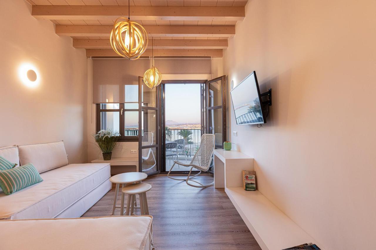V77 Seafront Suites Rethymno  Екстер'єр фото