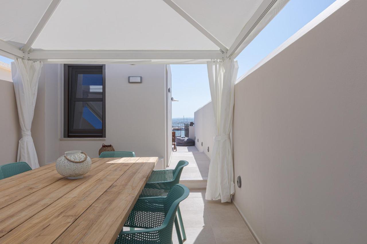 V77 Seafront Suites Rethymno  Екстер'єр фото