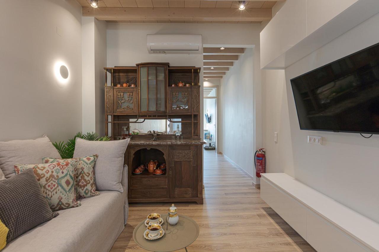 V77 Seafront Suites Rethymno  Екстер'єр фото