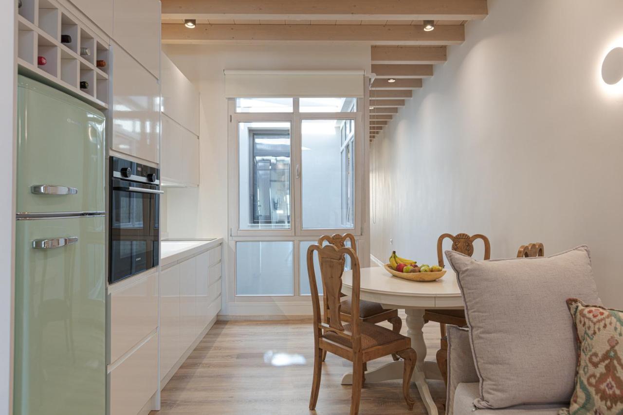 V77 Seafront Suites Rethymno  Екстер'єр фото