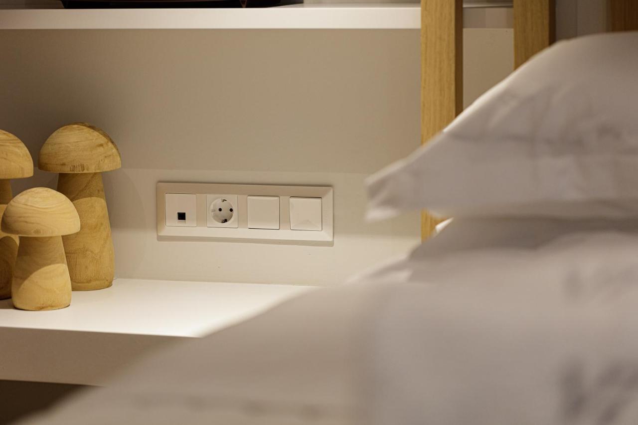 V77 Seafront Suites Rethymno  Екстер'єр фото