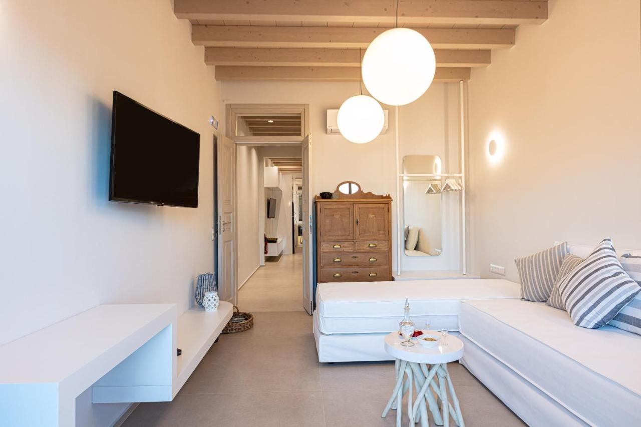 V77 Seafront Suites Rethymno  Екстер'єр фото