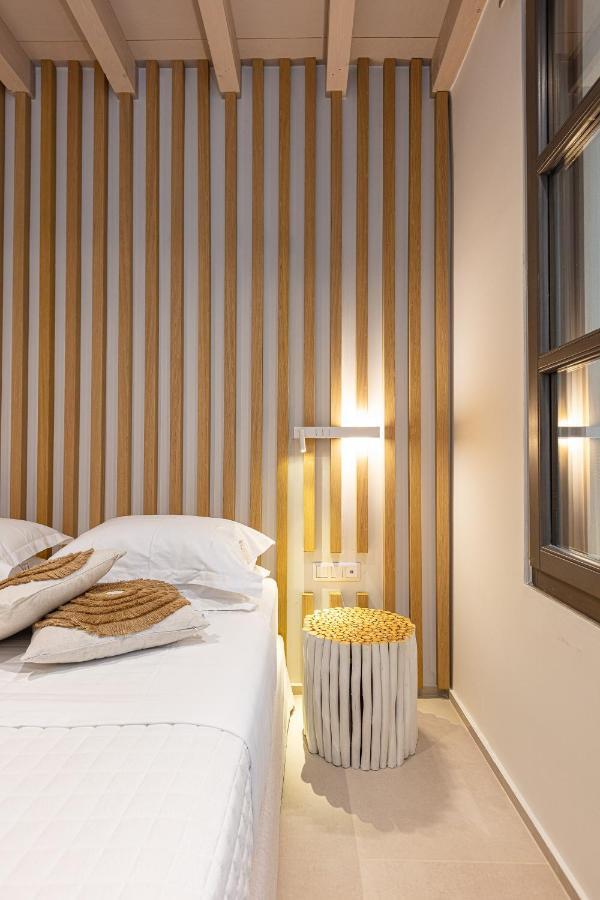 V77 Seafront Suites Rethymno  Екстер'єр фото