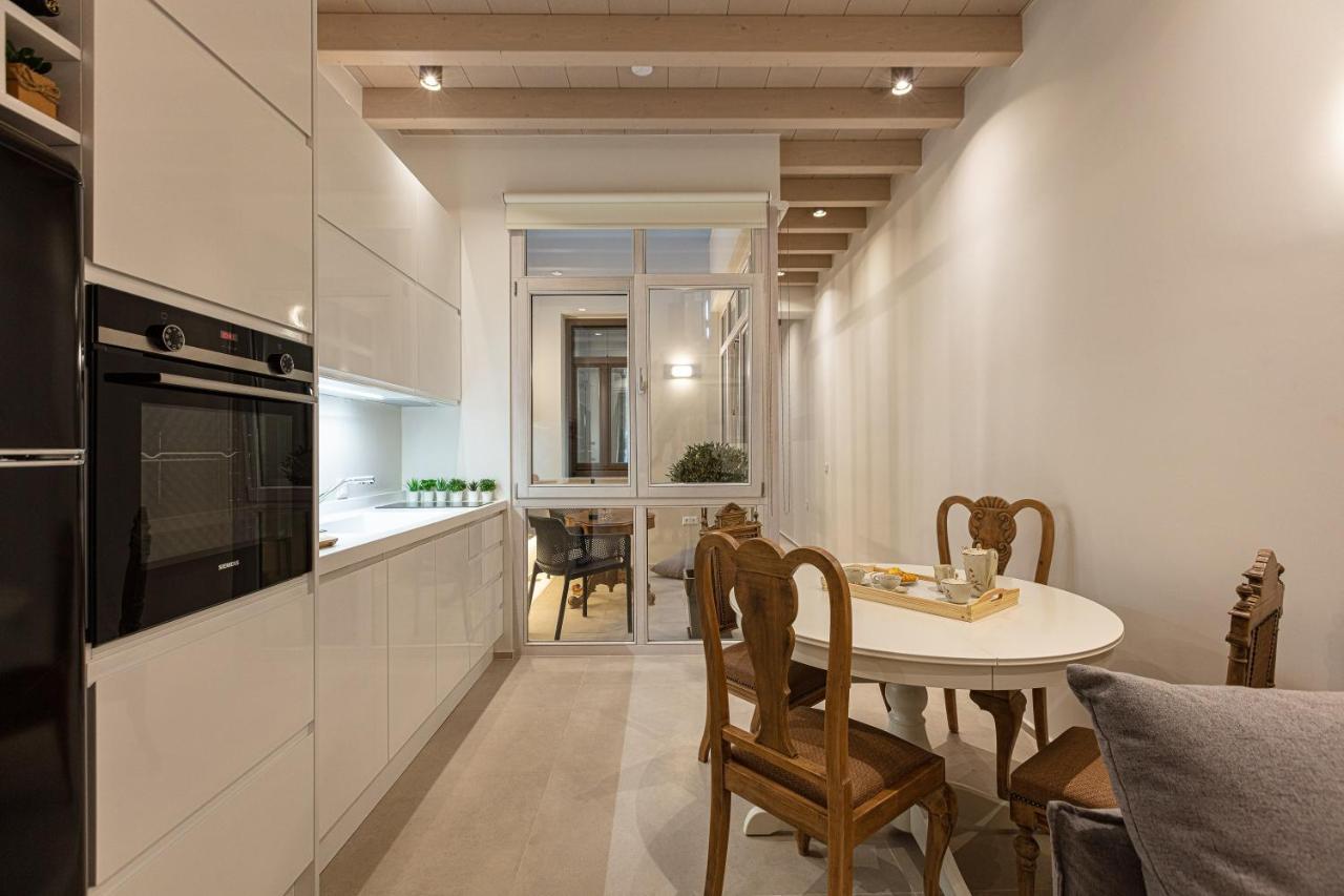 V77 Seafront Suites Rethymno  Екстер'єр фото