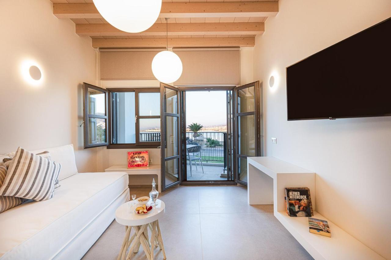 V77 Seafront Suites Rethymno  Екстер'єр фото