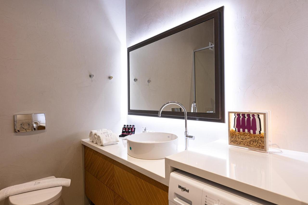 V77 Seafront Suites Rethymno  Екстер'єр фото