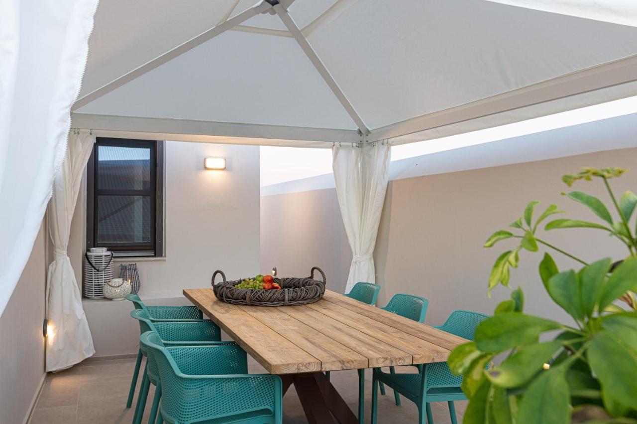 V77 Seafront Suites Rethymno  Екстер'єр фото
