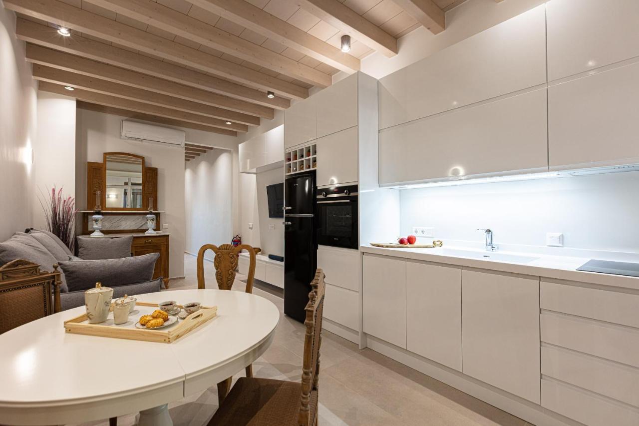V77 Seafront Suites Rethymno  Екстер'єр фото
