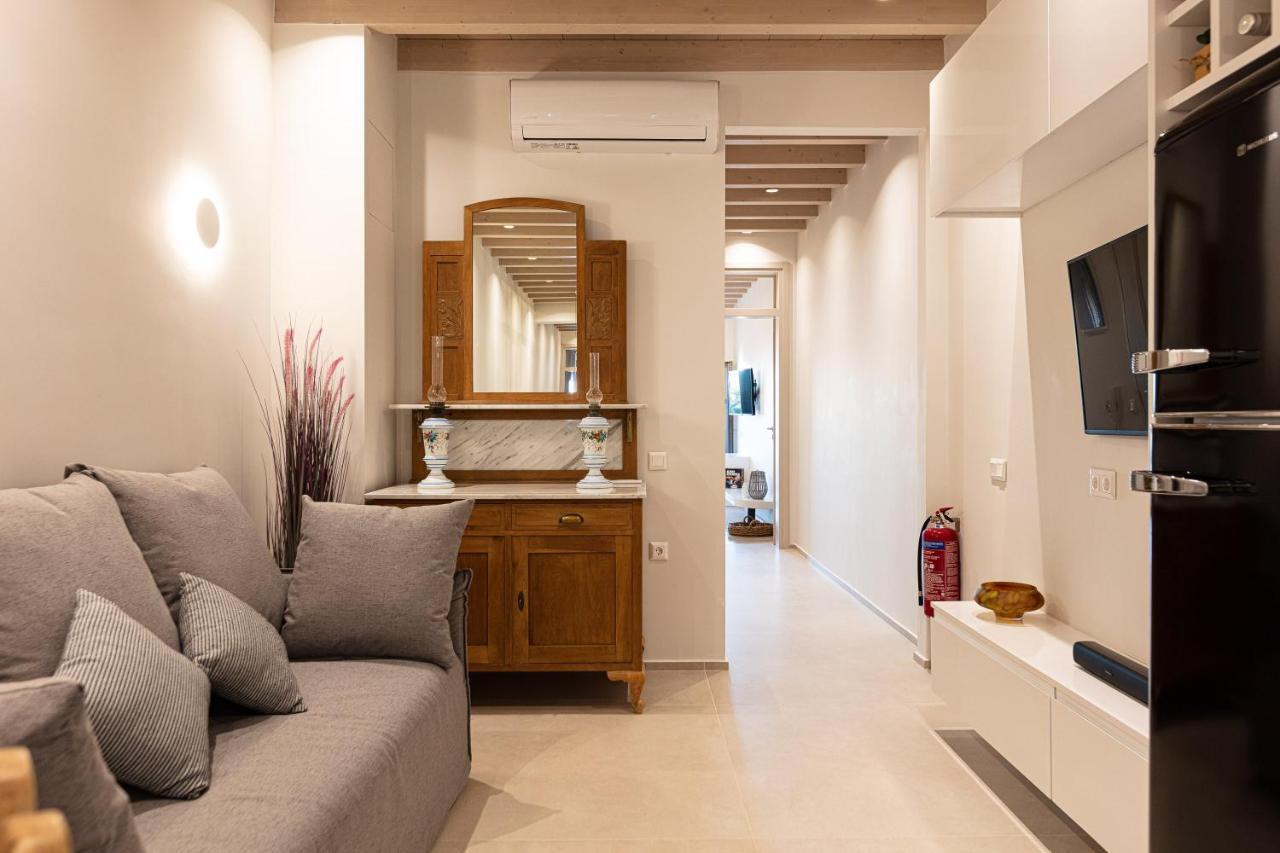 V77 Seafront Suites Rethymno  Екстер'єр фото