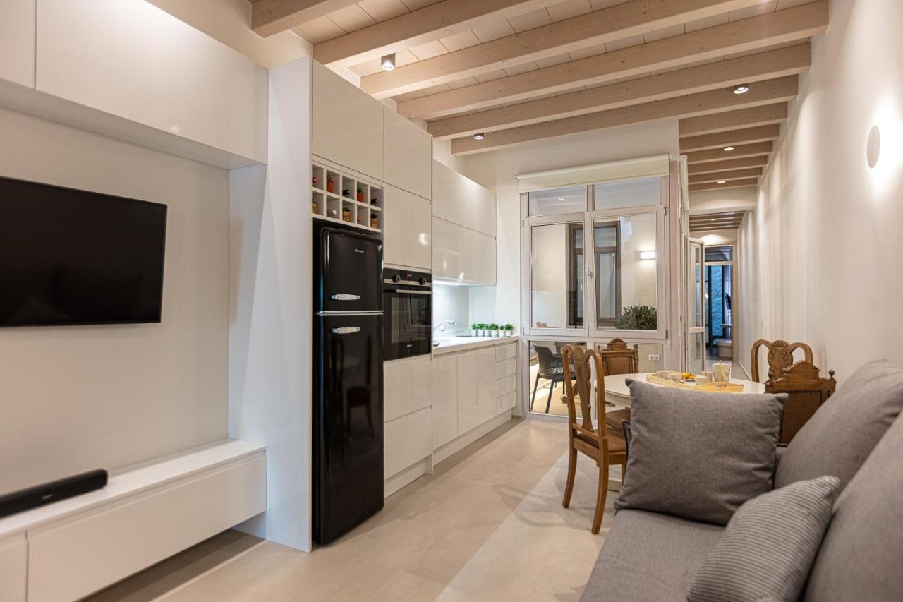 V77 Seafront Suites Rethymno  Екстер'єр фото